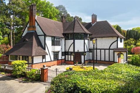 London Road, Surrey GU15 6 bed detached house for sale