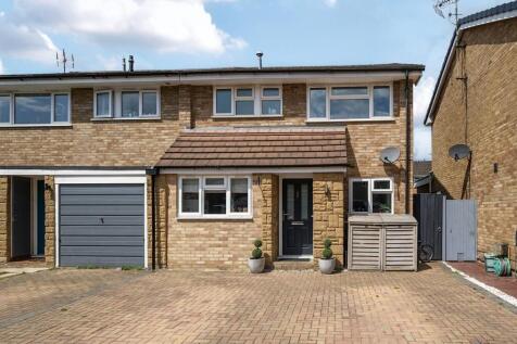 Charlecote Close, Hampshire GU14 3 bed semi