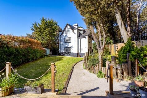 6 bedroom detached house for sale