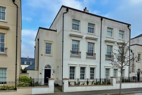 5 bedroom semi-detached house for sale