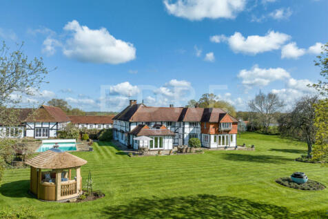 5 bedroom country house for sale