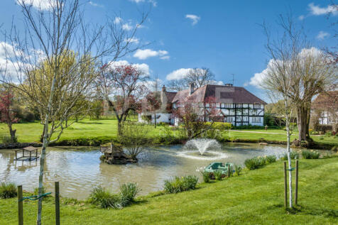 5 bedroom country house for sale