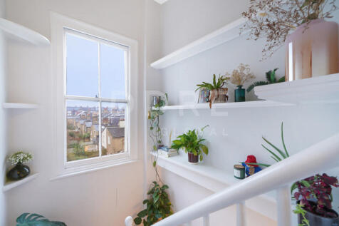 Hayter Road, London, SW2 2 bed apartment for sale