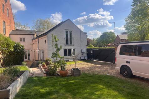 High Street, Newport Pagnell 4 bed link detached house for sale