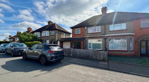 3 bedroom link detached house for sale