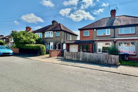 The Headlands, Northampton 3 bed link detached house for sale