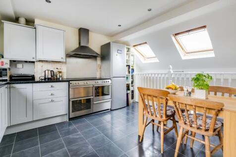 Bronsart Road, Fulham, London 2 bed flat for sale