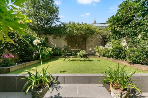 Chesilton Road, Fulham, London 2 bed flat for sale