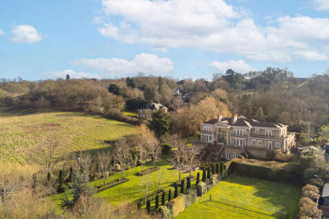 6 bedroom detached house for sale