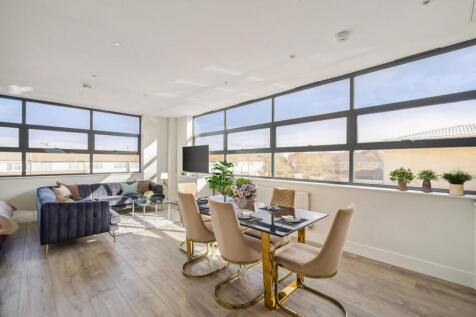 Studio flat for sale