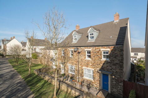 4 bedroom semi-detached house for sale