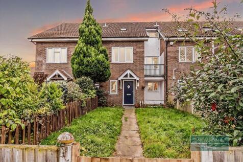4 bedroom terraced house for sale