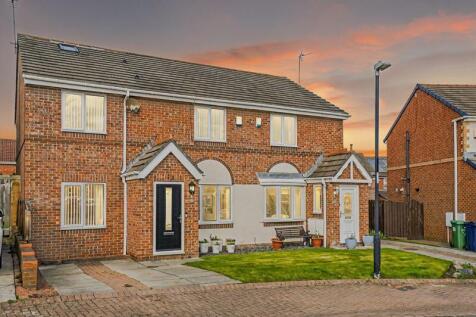 4 bedroom semi-detached house for sale