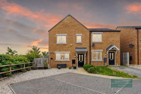 3 bedroom semi-detached house for sale
