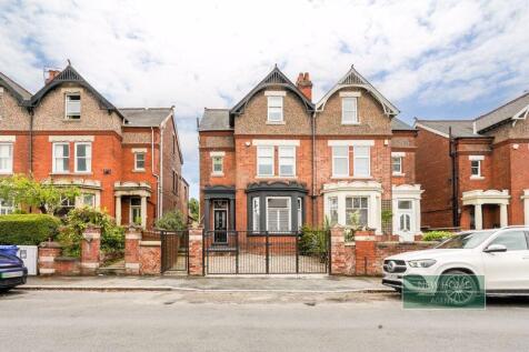 6 bedroom semi-detached house for sale