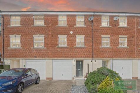 3 bedroom terraced house for sale