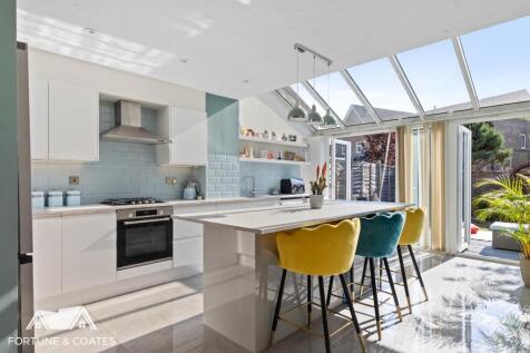 Davenport, Harlow 2 bed terraced house for sale