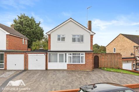 Elmbridge, Harlow 3 bed link detached house for sale