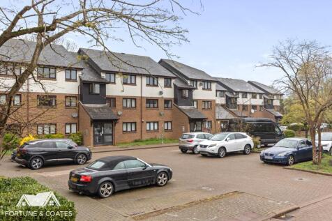 Aylets Field, Harlow 2 bed flat for sale