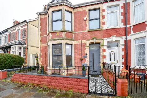 4 bedroom end of terrace house for sale
