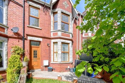 4 bedroom terraced house for sale