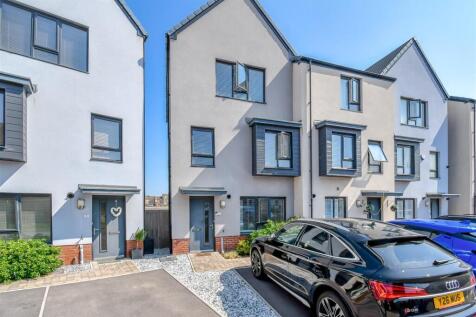 3 bedroom end of terrace house for sale