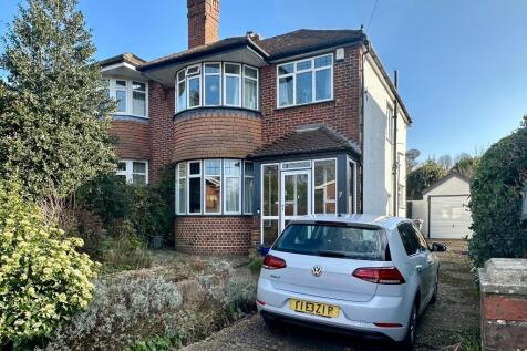 Langley Oaks Avenue, Sanderstead... 3 bed semi