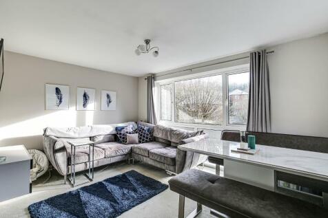 Crescent Road, Caterham, CR3 6LH 2 bed maisonette for sale