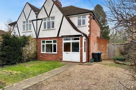 Croydon Road, Caterham, Surrey, CR3 6QH 3 bed semi