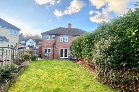 Croydon Road, Caterham, Surrey, CR3 6QH 3 bed semi
