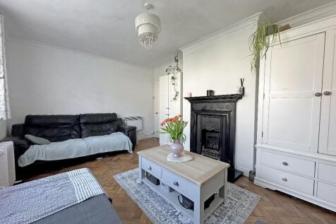 Chelsham Close, Warlingham, Surrey... 1 bed maisonette for sale