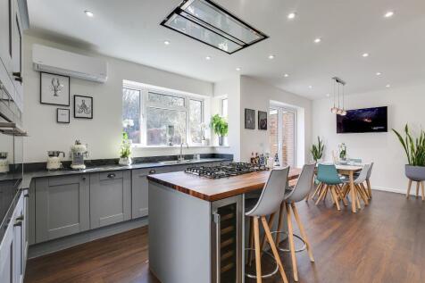 Essendene Road, Caterham, CR3 5PA 4 bed detached house for sale