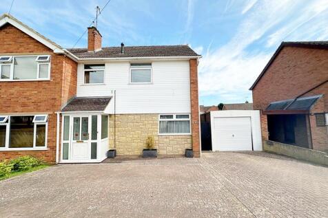 3 bedroom semi-detached house for sale