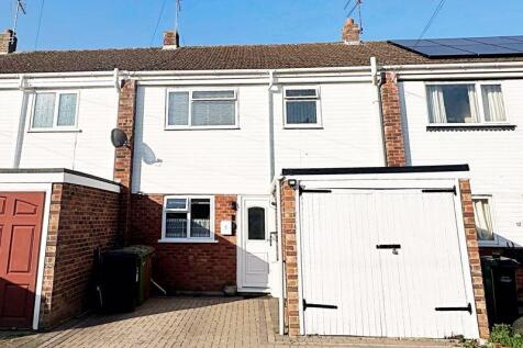 Magnolia Close, Drakes Broughton 3 bed terraced house for sale