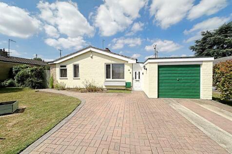 The Green, Pinvin 3 bed detached bungalow for sale