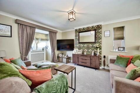 Eleanor Drive, Milton Regis... 6 bed house for sale