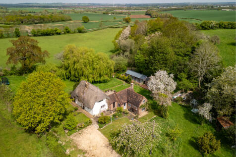 Eythrope Road, Aylesbury HP17 3 bed detached house for sale