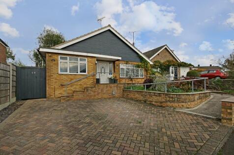 Coronation Road, East Grinstead, RH19 4 bed chalet for sale