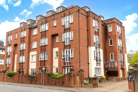 Garland Road, East Grinstead, RH19 2 bed apartment for sale