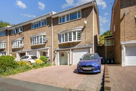 Garden Wood Road, East Grinstead, RH19 4 bed townhouse for sale