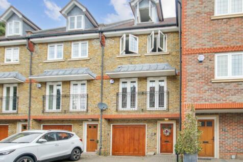 4 bedroom town house for sale