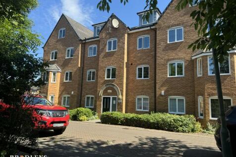 2 bedroom ground floor flat for sale