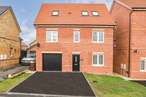 4 bedroom detached house for sale