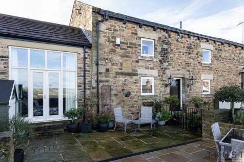 Hanging Heaton, Batley WF17 4 bed end of terrace house for sale