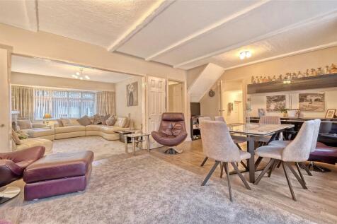 Hillside Road, Billericay, Essex, CM11 5 bed semi