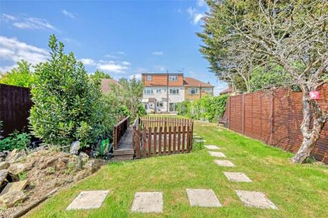 Millbrook Gardens, Gidea Park... 5 bed semi
