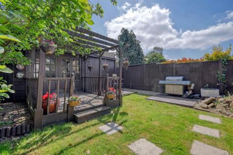 Millbrook Gardens, Gidea Park... 5 bed semi