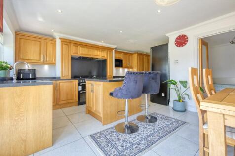Dedham Close, Billericay, Essex, CM11 4 bed semi