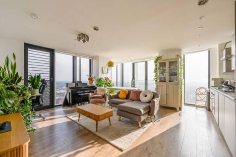 STRATOSPHERE TOWER, 55 GREAT EASTERN... 2 bed flat for sale