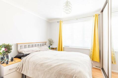 Clarence Road, Manor Park, London, E12 2 bed flat for sale